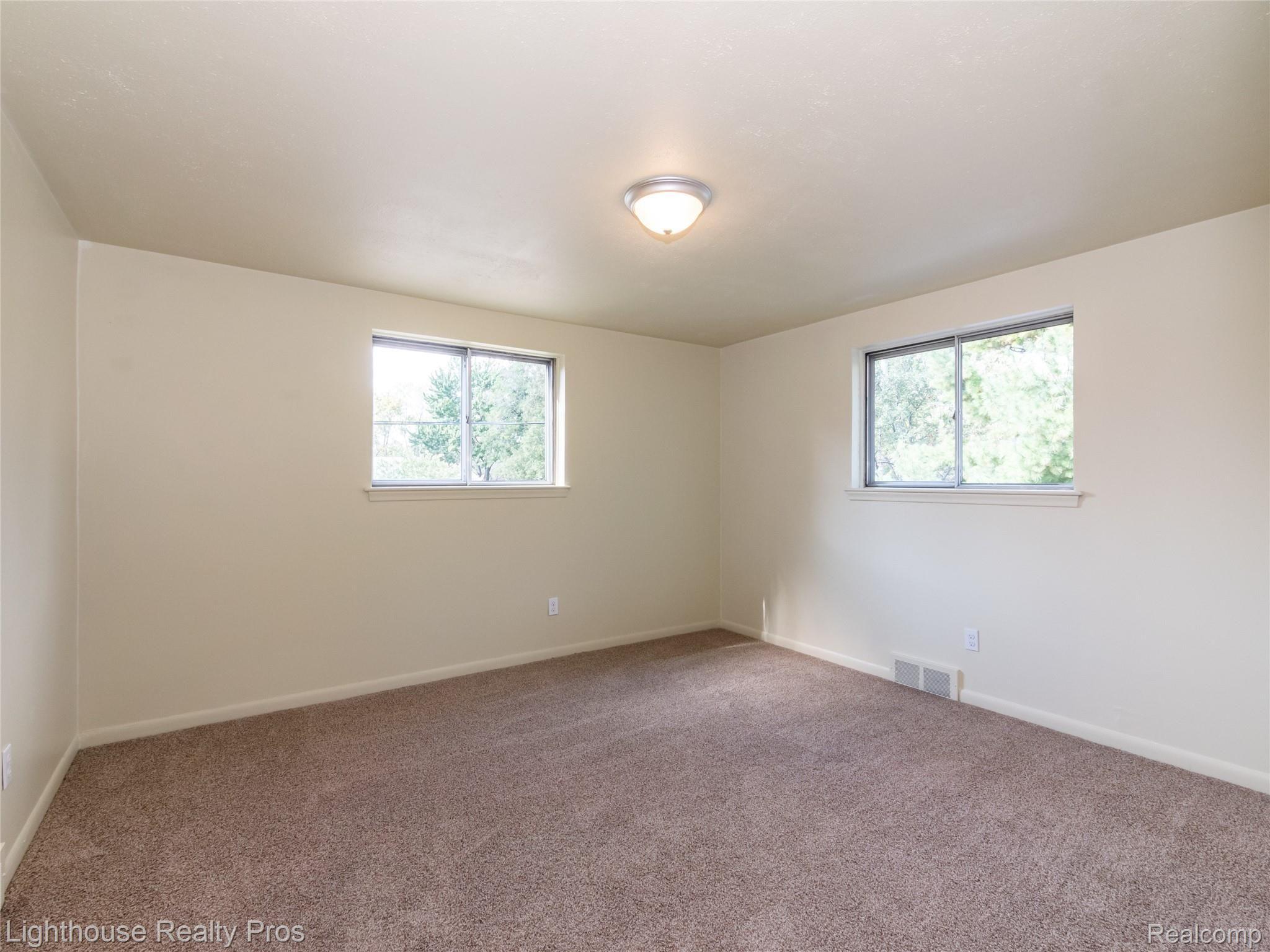 35019 Rutherford Street Clinton Township, MI 48035 - Photo 12 of 28 12.jpg