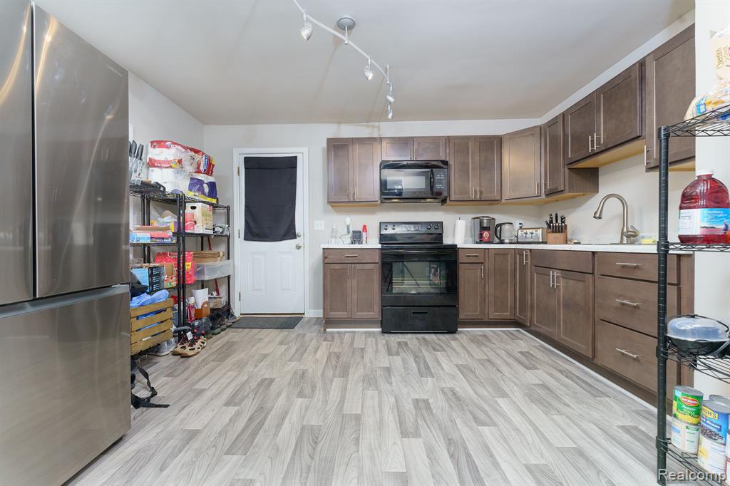 2187 South Graham Road Flint, MI 48532 - Photo 11 of 15