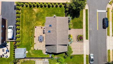 $1,089,000 | 37 Sylvia Road, Plainview, NY 11803