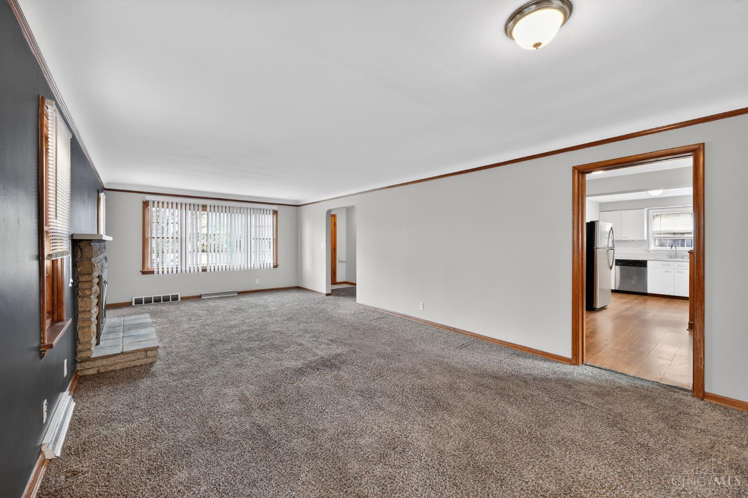 313 Pershing Avenue Cincinnati, OH 45215 - Photo 3 of 36