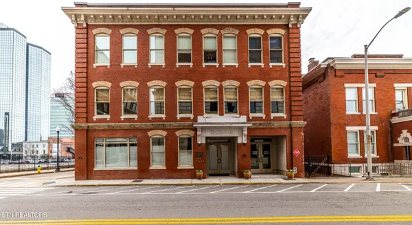 $2,195 | 400 West Church Avenue, Knoxville, TN 37902