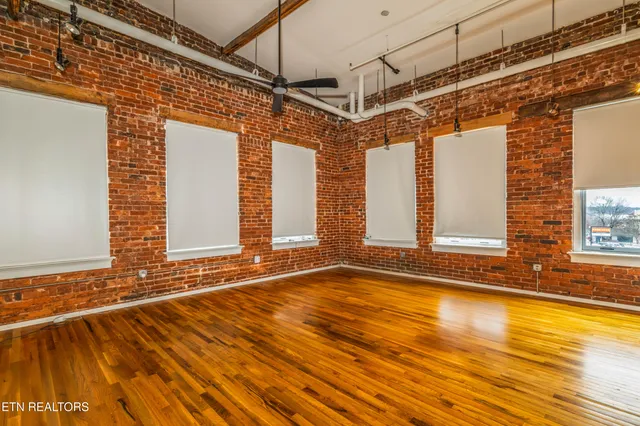 $2,295 | 400 West Church Avenue, Knoxville, TN 37902