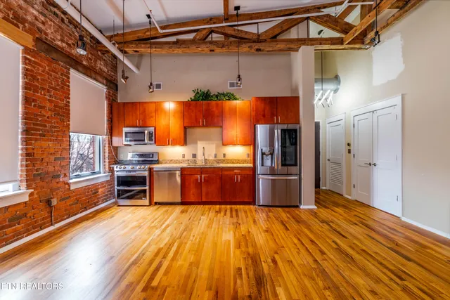 $2,295 | 400 West Church Avenue, Knoxville, TN 37902