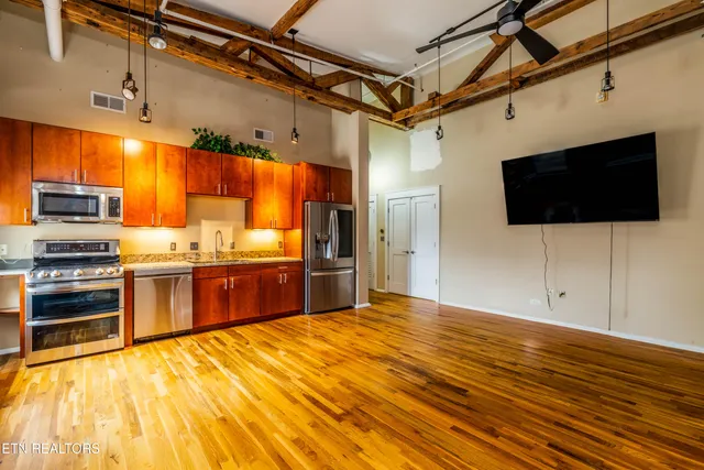 $2,295 | 400 West Church Avenue, Knoxville, TN 37902