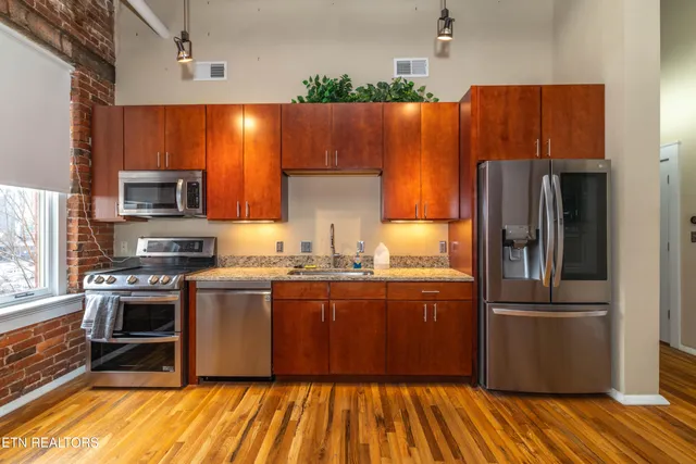 $2,295 | 400 West Church Avenue, Knoxville, TN 37902