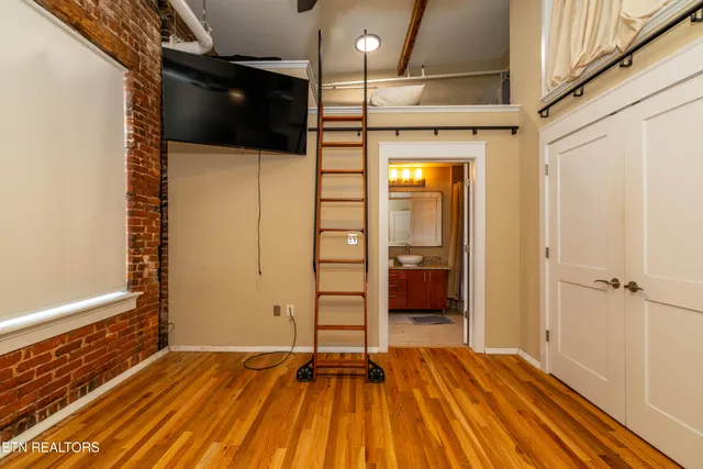 $2,295 | 400 West Church Avenue, Knoxville, TN 37902