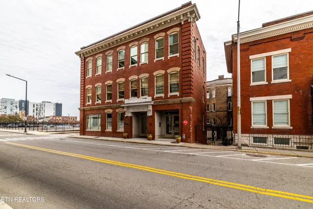 $2,295 | 400 West Church Avenue, Knoxville, TN 37902