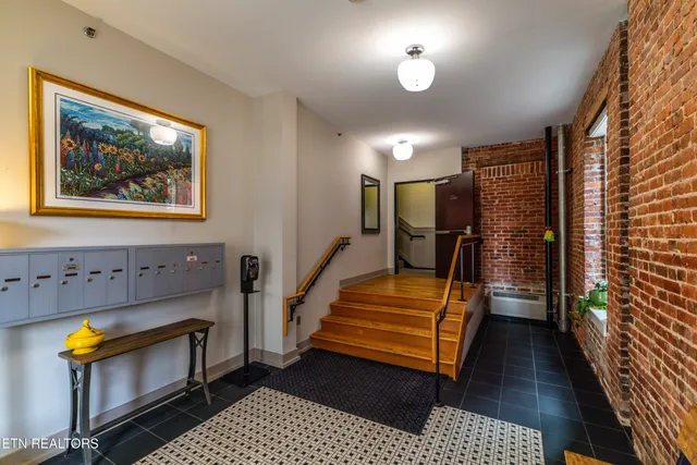 $2,295 | 400 West Church Avenue, Knoxville, TN 37902