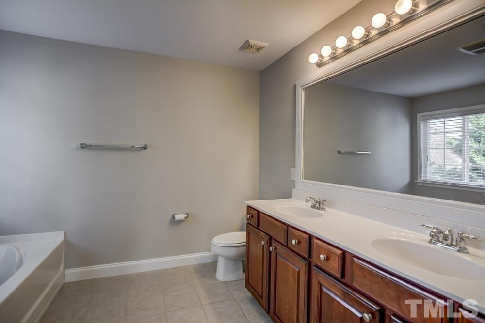 10707 Friendly Neighbor Lane Raleigh, NC 27614 - Photo 10 of 21 Gallery Image 10