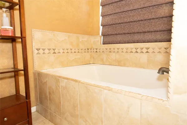 $295,000 | 1015 Highland Woods Drive, Highlands, TX 77562