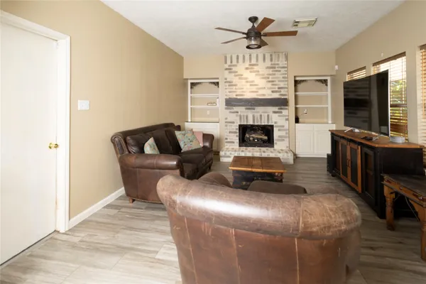 $295,000 | 1015 Highland Woods Drive, Highlands, TX 77562