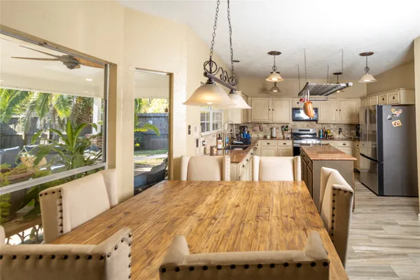 $295,000 | 1015 Highland Woods Drive, Highlands, TX 77562