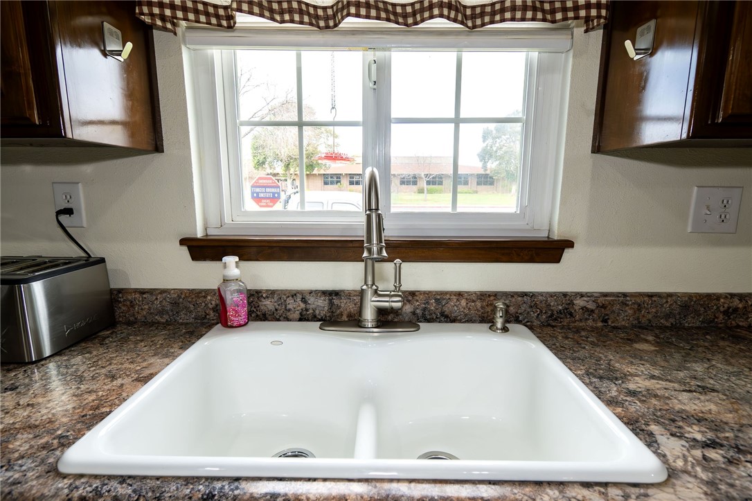 1050 West Cedar Street Willows, CA 95988 - Photo 12 of 39