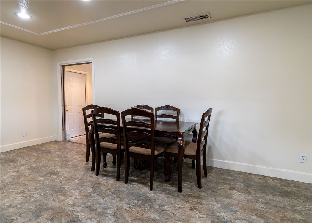1050 West Cedar Street Willows, CA 95988 - Photo 13 of 39 Large Dining area across from kitchen & eatting bar