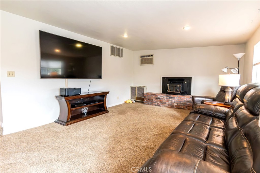 1050 West Cedar Street Willows, CA 95988 - Photo 26 of 39 2nd Living/Bonus Room