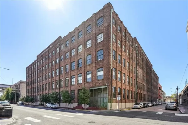 $3,700 | 1107 South Peters Street, Unit 101, New Orleans, LA 70130