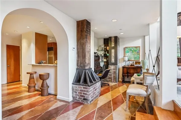 $3,700 | 1107 South Peters Street, Unit 101, New Orleans, LA 70130