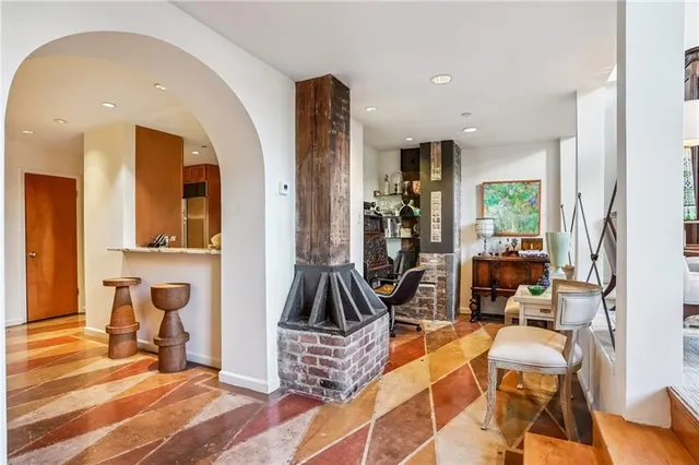 $3,700 | 1107 South Peters Street, Unit 101, New Orleans, LA 70130