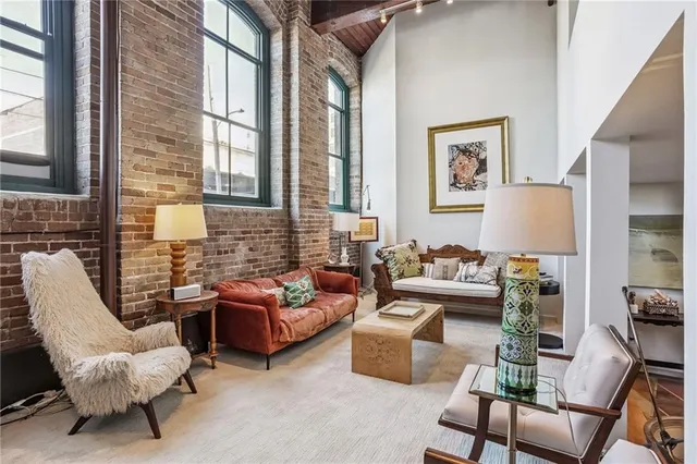 $3,700 | 1107 South Peters Street, Unit 101, New Orleans, LA 70130