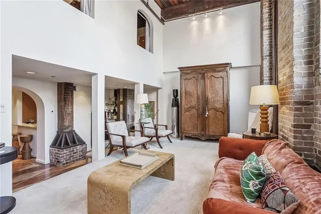 $3,700 | 1107 South Peters Street, Unit 101, New Orleans, LA 70130