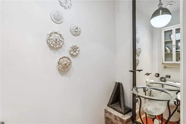 $3,700 | 1107 South Peters Street, Unit 101, New Orleans, LA 70130