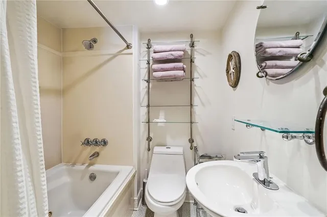 $3,700 | 1107 South Peters Street, Unit 101, New Orleans, LA 70130