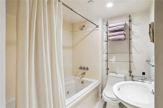 $3,700 | 1107 South Peters Street, Unit 101, New Orleans, LA 70130