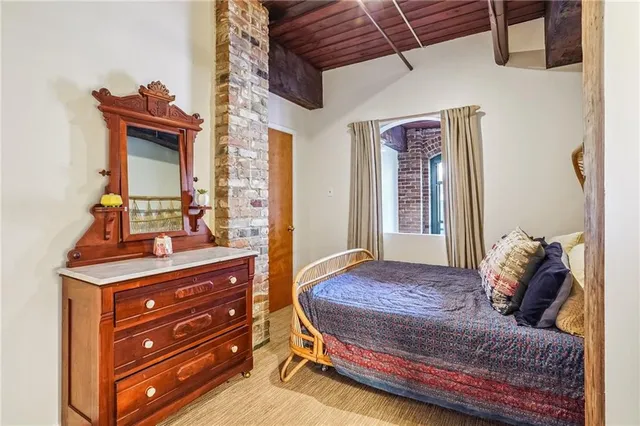 $3,700 | 1107 South Peters Street, Unit 101, New Orleans, LA 70130