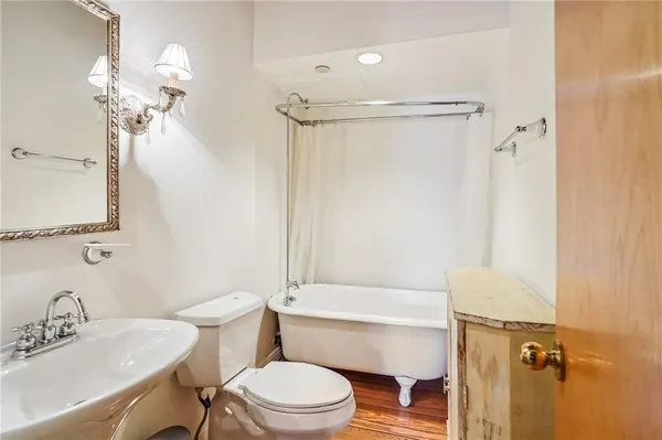 $3,700 | 1107 South Peters Street, Unit 101, New Orleans, LA 70130