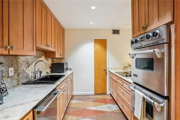 $3,700 | 1107 South Peters Street, Unit 101, New Orleans, LA 70130