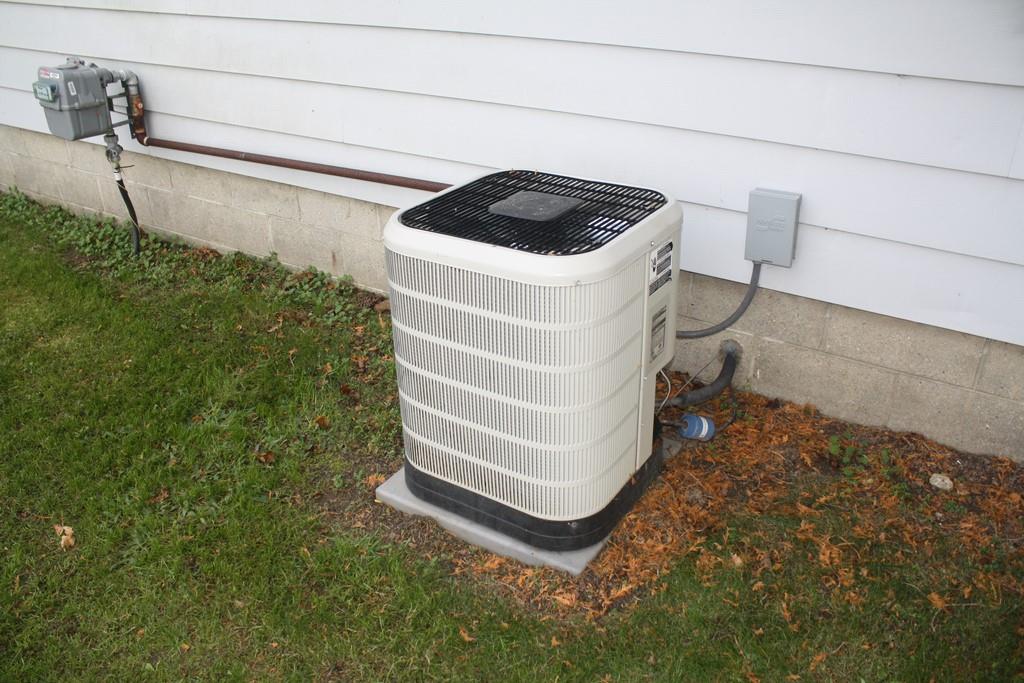 7677 South Leaton Road Shepherd, MI 48883 - Photo 39 of 47 1825320-38.JPG