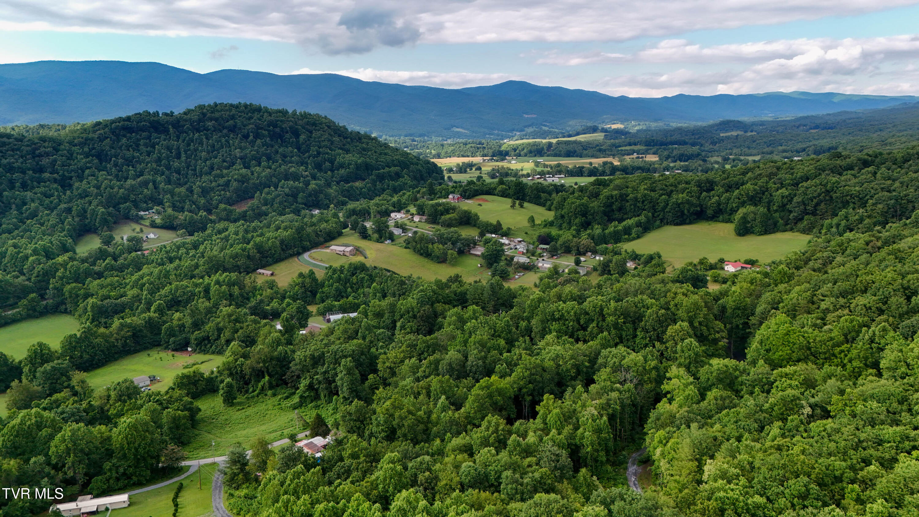 180 Bill Nave Loop, Unit 6 Elizabethton, TN 37643 - Photo 15 of 21 14-print-180 Bill Nave Loop Drone JF-15