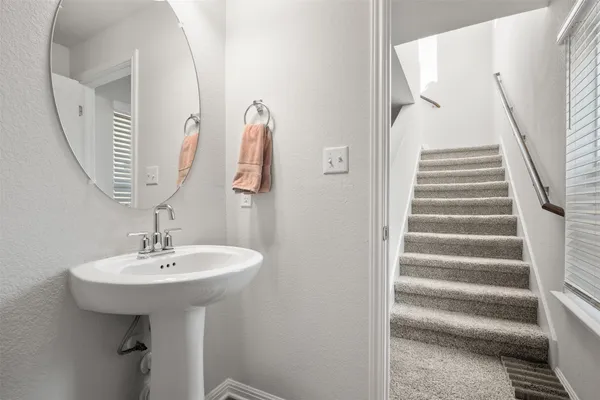 $2,450 | 958 Lone Peak Way, Dripping Springs, TX 78620
