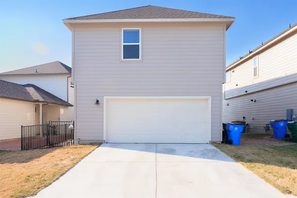 $2,450 | 958 Lone Peak Way, Dripping Springs, TX 78620