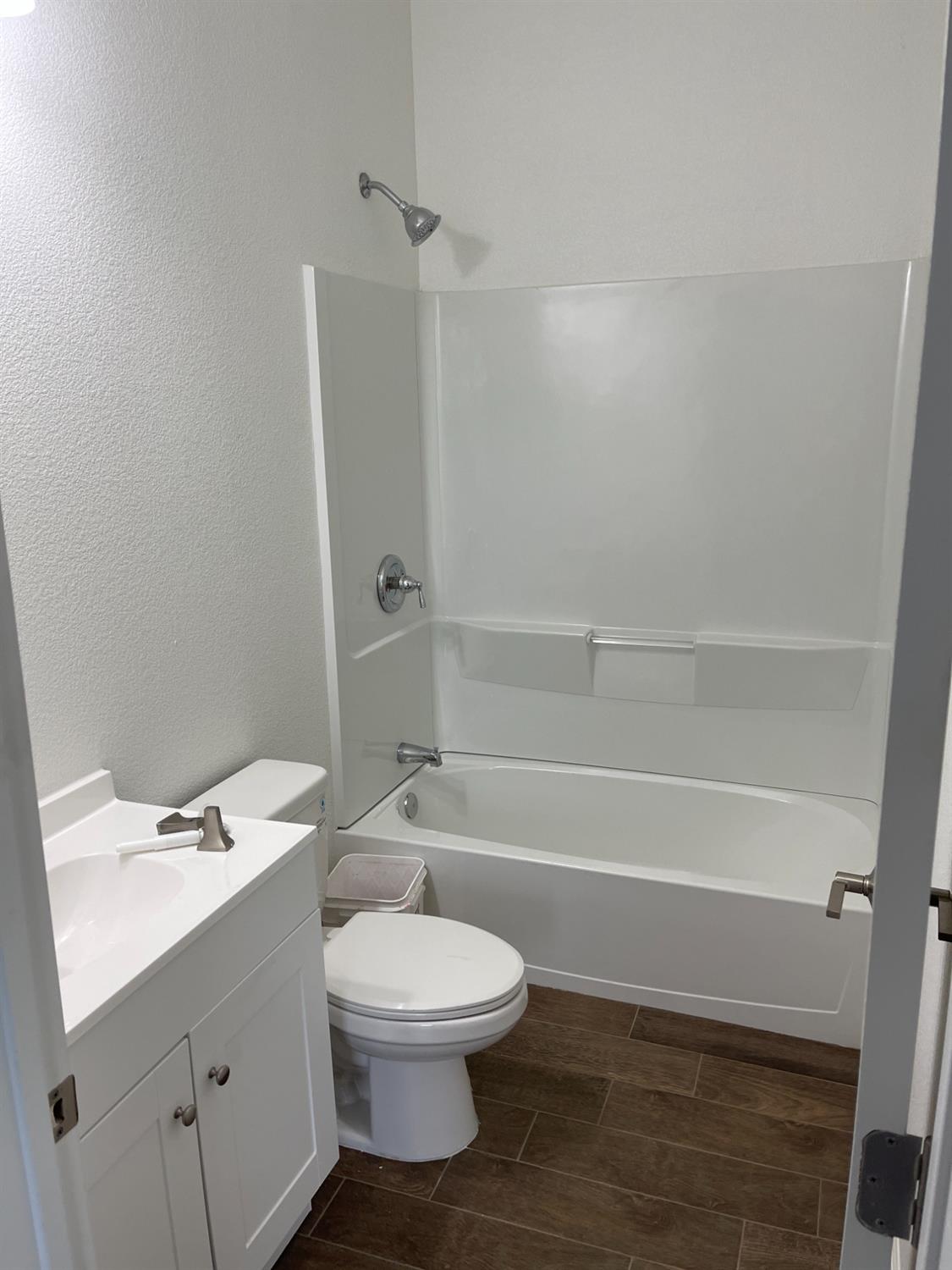 217 5th Street, Unit A Colusa, CA 95932 - Photo 4 of 6 a bathroom with a toilet a sink and bathtub