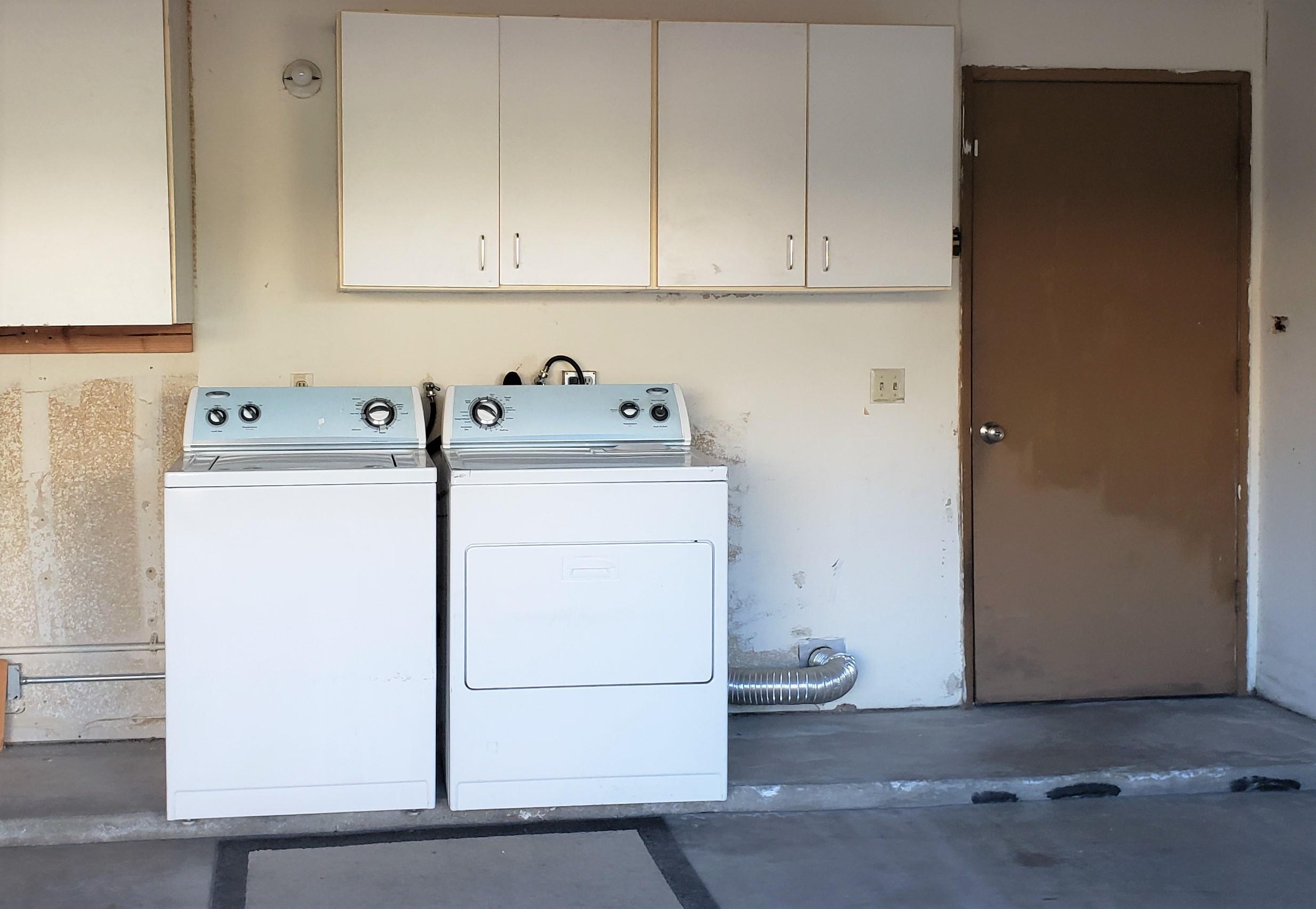 34113 Emily Way Rancho Mirage, CA 92270 - Photo 16 of 20 Garage with Washer and Dryer