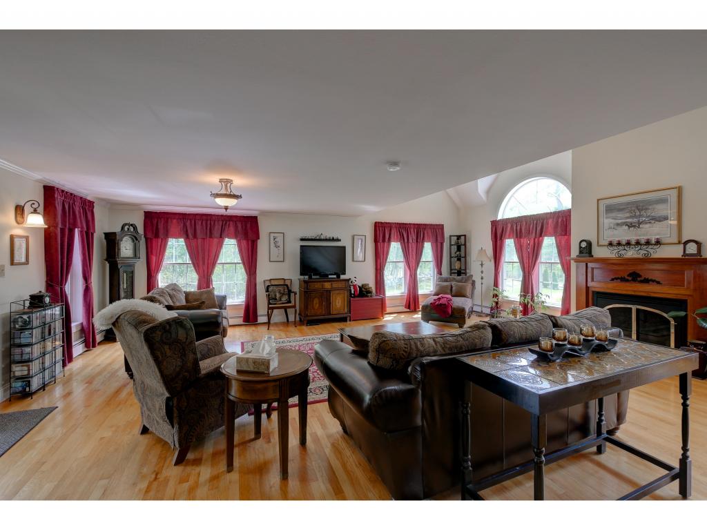 219 Addison Road Goffstown, NH 03045 - Photo 11 of 36