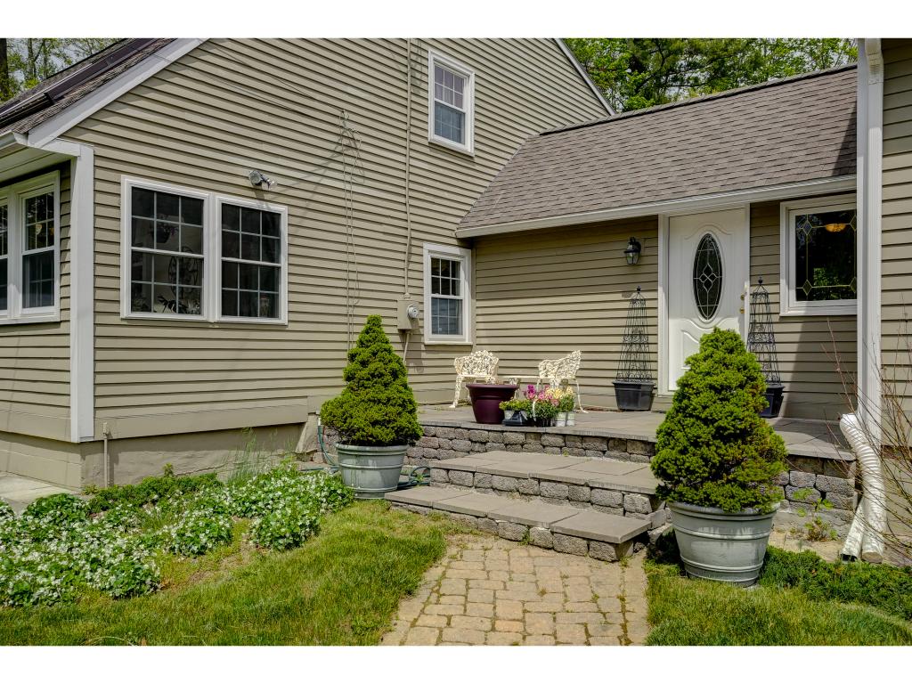 219 Addison Road Goffstown, NH 03045 - Photo 4 of 36