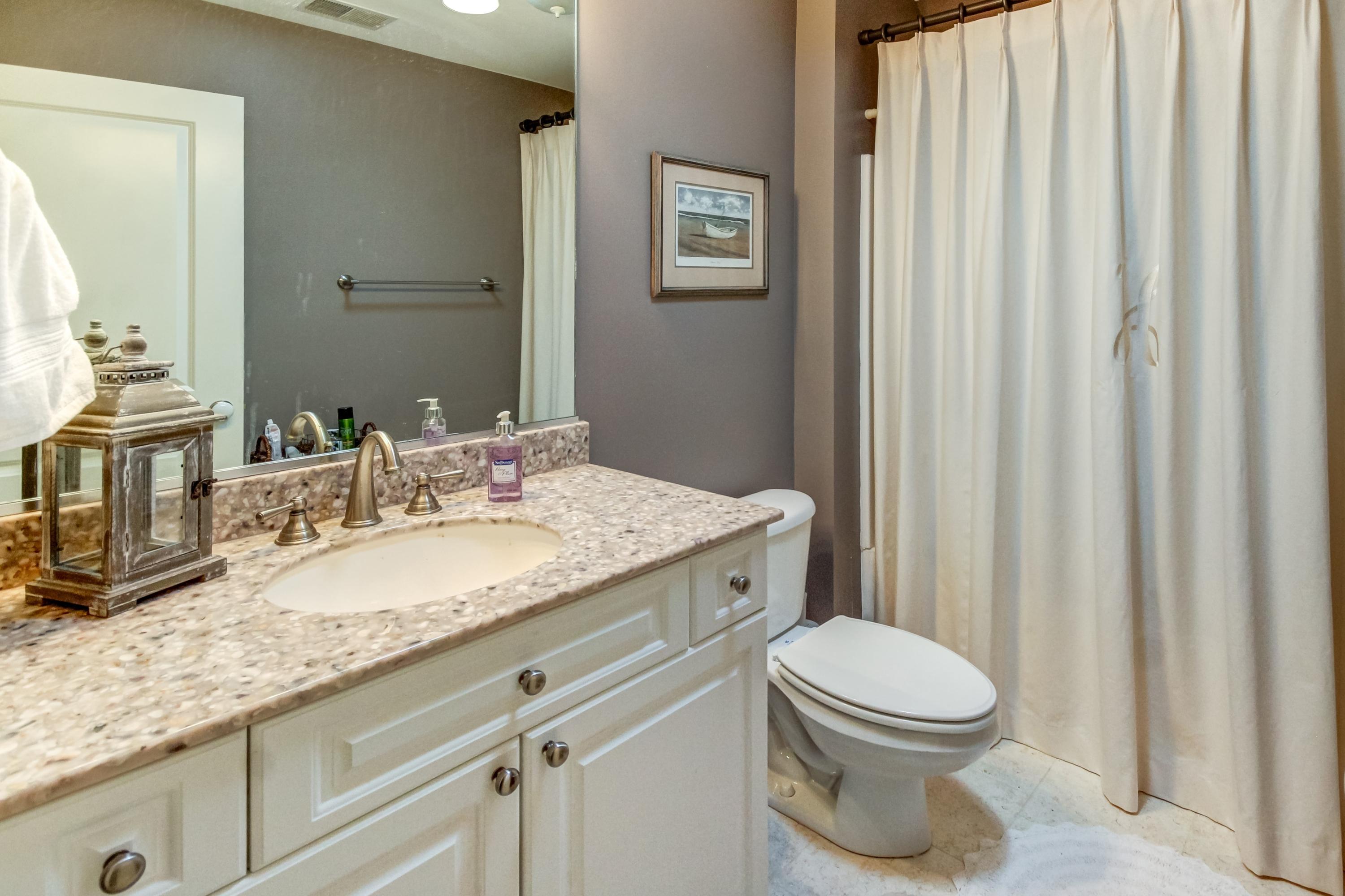 8511 Oyster Factory Road Edisto Island, SC 29438 - Photo 20 of 34 Upstairs bathroom