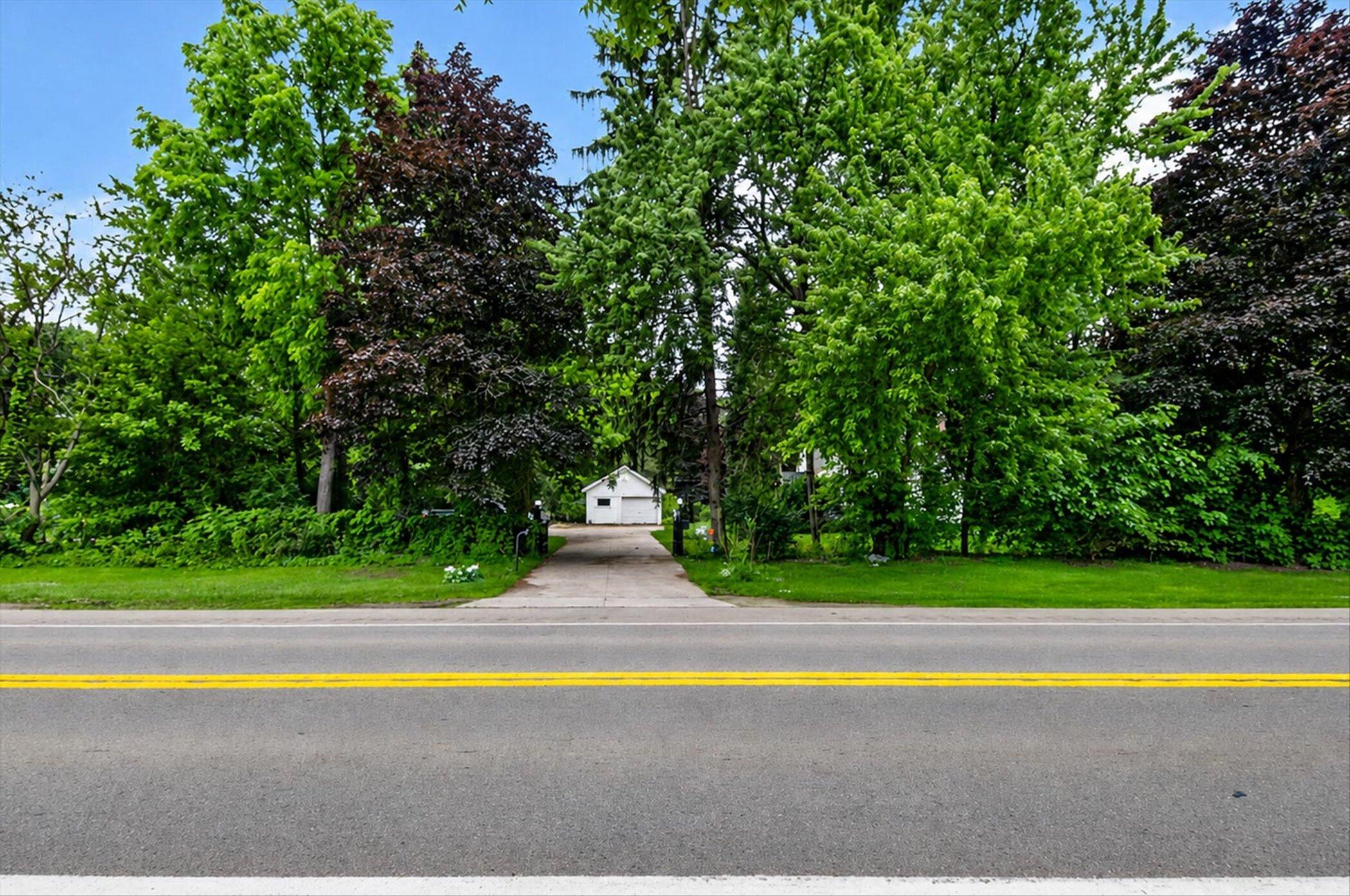 6109 Brooklyn Road Jackson, MI 49201 - Photo 2 of 25 02-6109-Brooklyn-Rd-WindowStill-Photogra