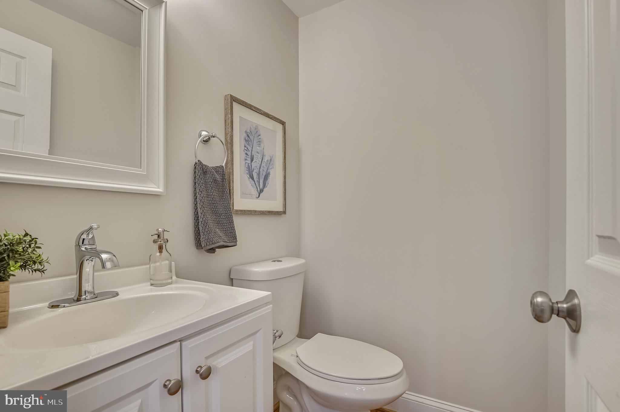 4000 Bateman Avenue Baltimore, MD 21216 - Photo 13 of 34 Main Level Powder Room