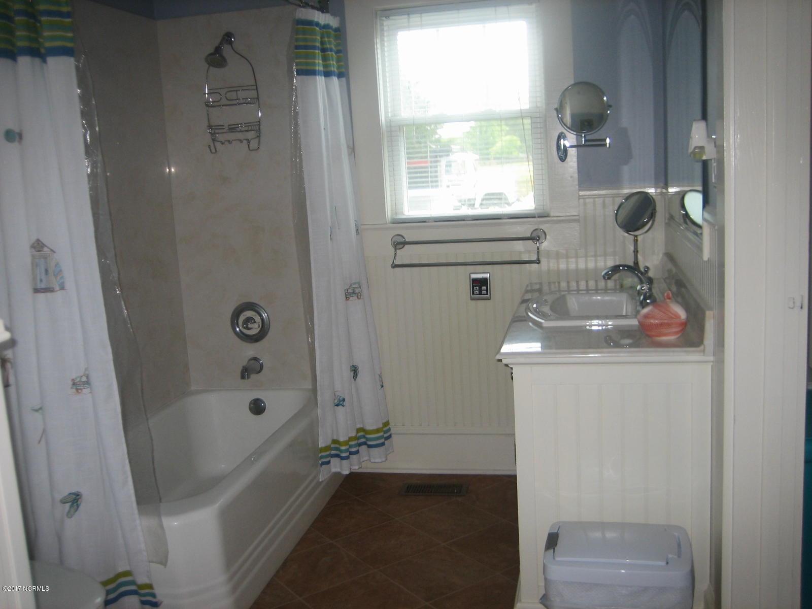 1094 Oak Grove Road Pollocksville, NC 28573 - Photo 17 of 32 Full Bath