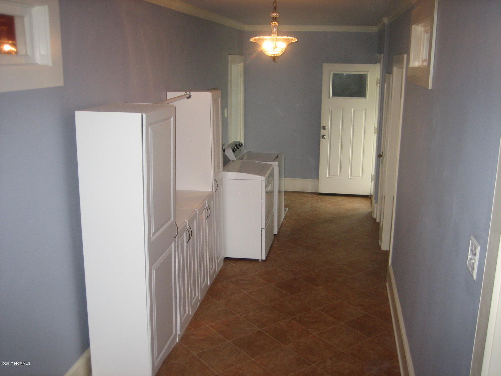 1094 Oak Grove Road Pollocksville, NC 28573 - Photo 18 of 32 Mudroom/Laundry Area