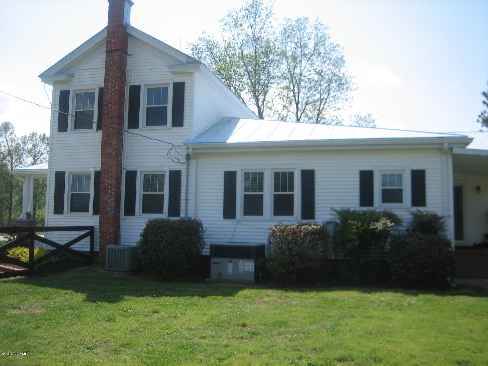 1094 Oak Grove Road Pollocksville, NC 28573 - Photo 27 of 32 Side View