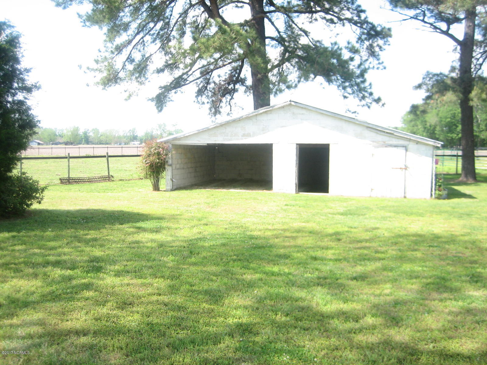 1094 Oak Grove Road Pollocksville, NC 28573 - Photo 6 of 32 Garden Tool Storage
