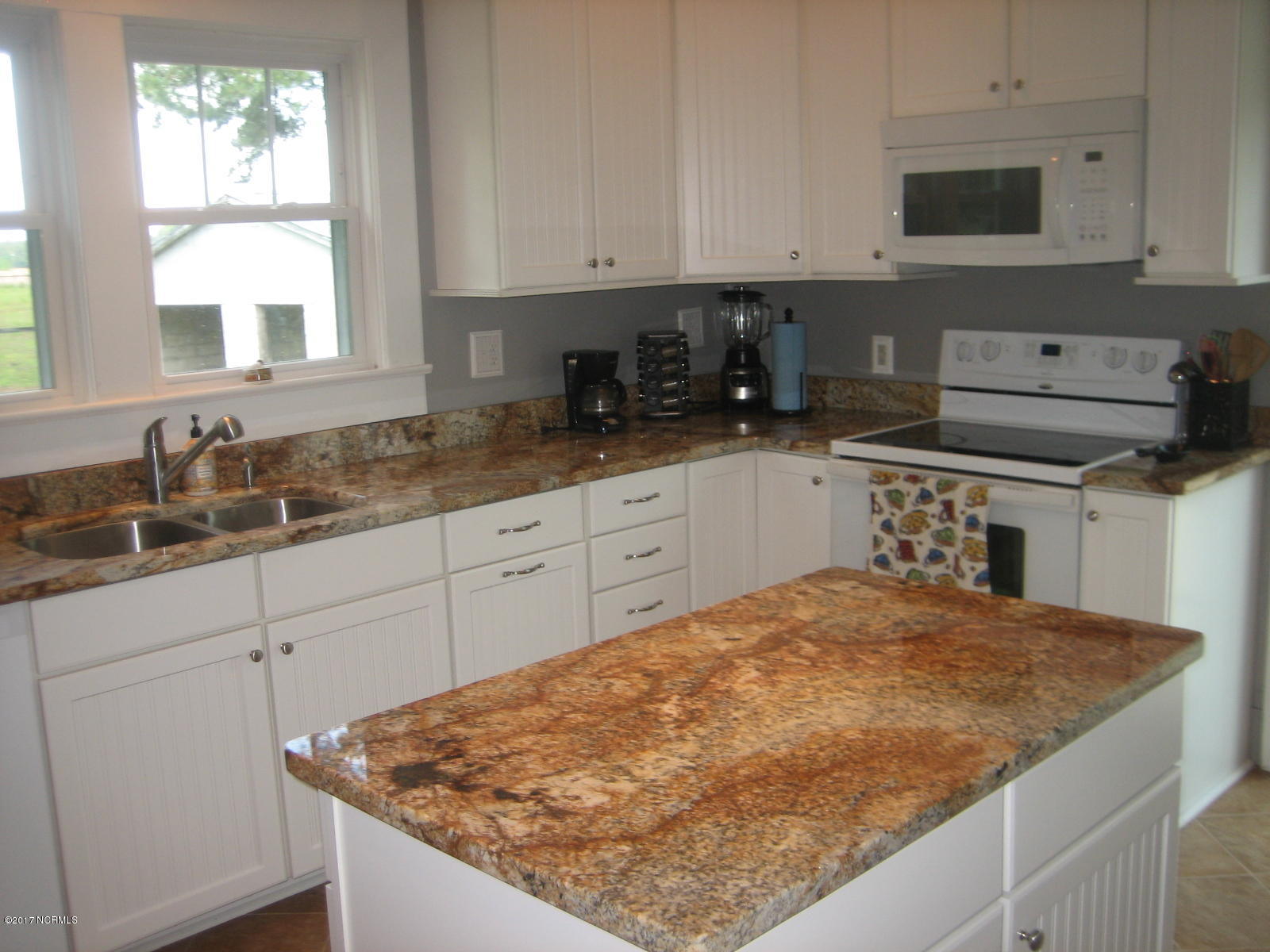1094 Oak Grove Road Pollocksville, NC 28573 - Photo 9 of 32 Kitchen