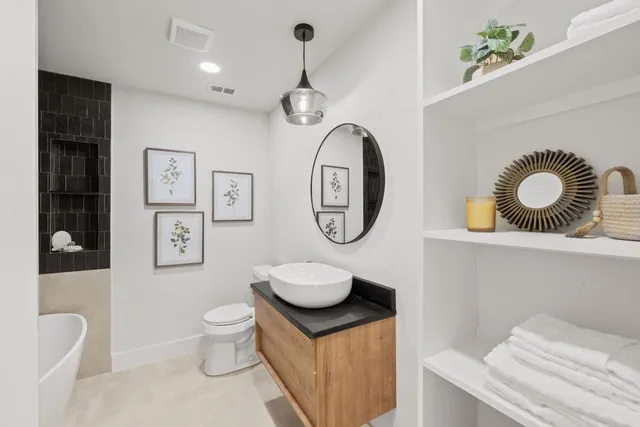 $529,900 | 9420 Shady Oaks Drive, Austin, TX 78729