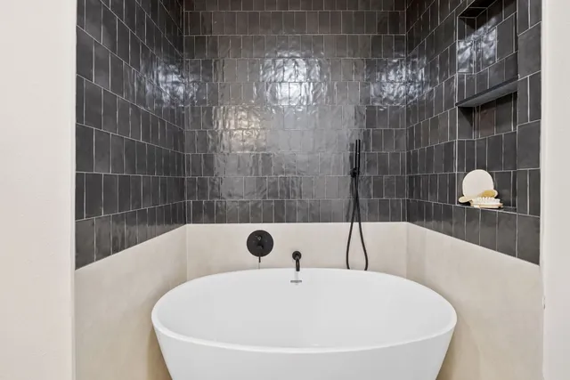 $529,900 | 9420 Shady Oaks Drive, Austin, TX 78729