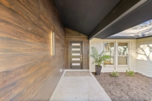 $529,900 | 9420 Shady Oaks Drive, Austin, TX 78729