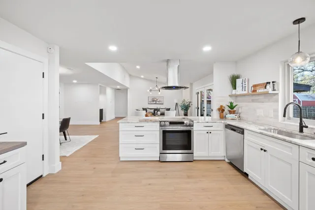 $529,900 | 9420 Shady Oaks Drive, Austin, TX 78729